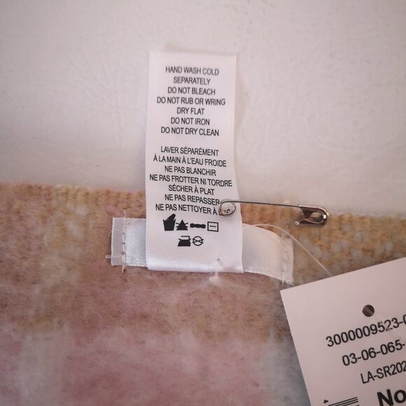 NWT Ricki's Ladies Fringed Blanket Scarf - Picture 4 of 5